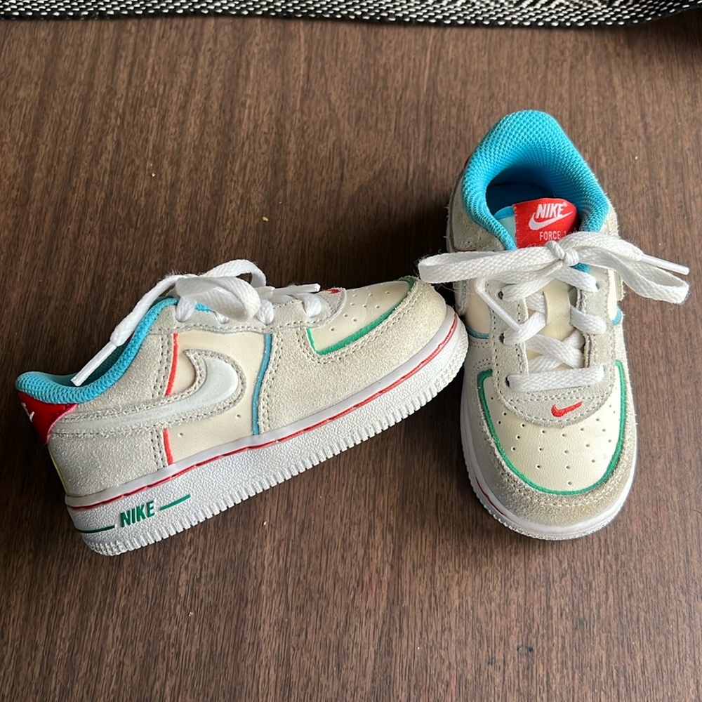 Nike Kids Cream White Teal Red Accent Sneakers